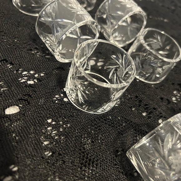 Elegant Crystal Napkin Rings Set - Picture 4 of 4